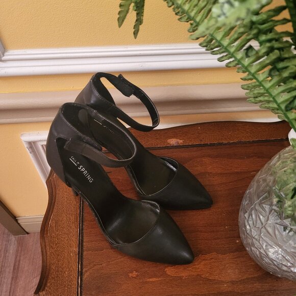 Shoes Used, looks new - Picture 1 of 3